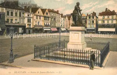 AK / Ansichtskarte Beauvais Statue de Jeanne Hachette Beauvais
