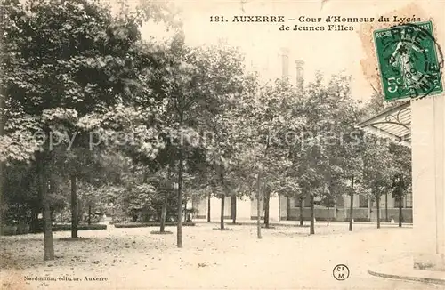 AK / Ansichtskarte Auxerre Cour d`Honneur du Lyc Auxerre