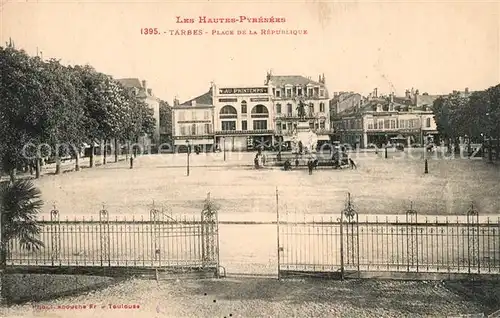 AK / Ansichtskarte Tarbes Place de la Republique Monument Tarbes