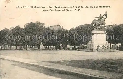 AK / Ansichtskarte Chinon_Indre_et_Loire Place Jeanne d Arc et la Statue Monument Chinon_Indre_et_Loire