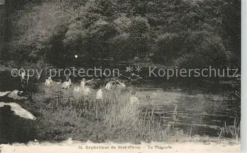 AK / Ansichtskarte Giel Courteilles Orphelinat de Giel La Baignade Giel Courteilles