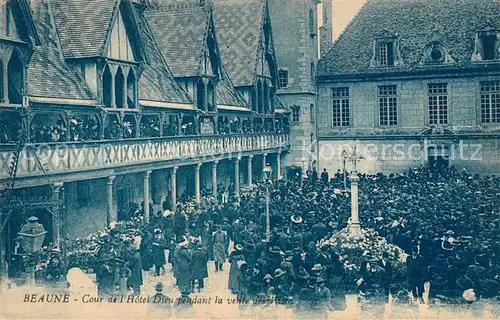 AK / Ansichtskarte Beaune_Cote_d_Or_Burgund Cour de l Hotel Dieu pendant la vente des vins Beaune_Cote_d_Or_Burgund