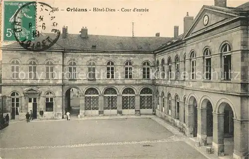 AK / Ansichtskarte Orleans_Loiret Hotel Dieu Cour d entree Orleans_Loiret