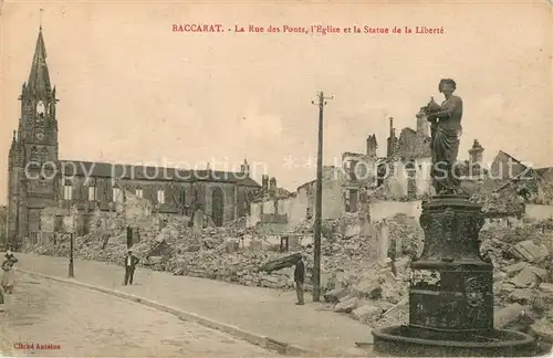AK / Ansichtskarte Baccarat La Rue des Ponts lEglise et la Statue de la Liberte Baccarat