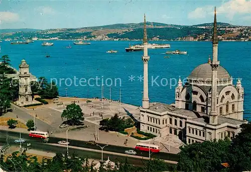 AK / Ansichtskarte Istanbul_Constantinopel Dolmabahce Deniz Muezesi ve Bogaz Moschee und Bosporus Istanbul_Constantinopel