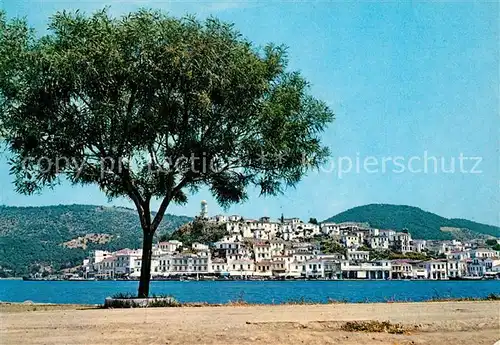 AK / Ansichtskarte Poros Uferweg Blick zur Stadt Poros