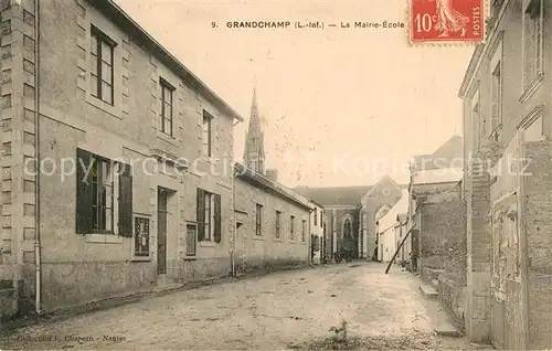 AK / Ansichtskarte Grandchamps des Fontaines Mairie Ecole Grandchamps des Fontaines