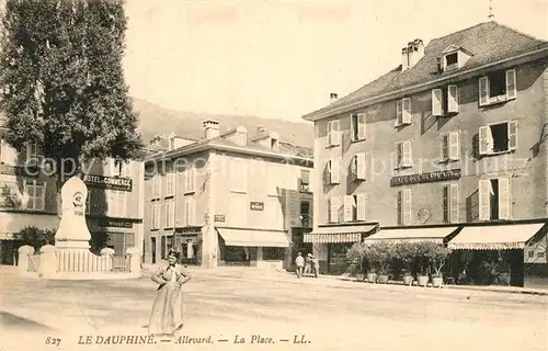 AK / Ansichtskarte Allevard_les_Bains_Isere La Place Monument Allevard_les_Bains_Isere