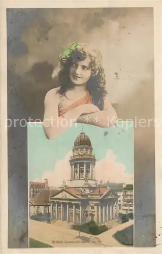 AK / Ansichtskarte Berlin Posieaufnahme Gendarmenmarkt Franzoesische Dom Berlin