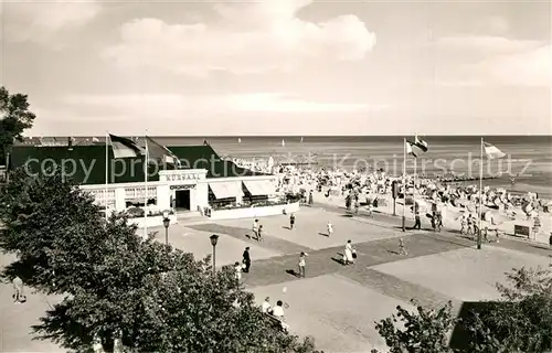 AK / Ansichtskarte Groemitz_Ostseebad Kursaal Promenade Groemitz_Ostseebad