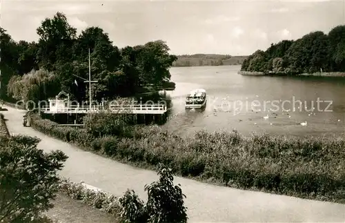 AK / Ansichtskarte Malente Gremsmuehlen Promenade und Anlegebruecke Malente Gremsmuehlen