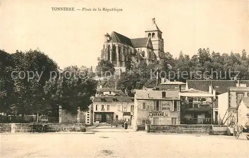 AK / Ansichtskarte Tonnerre Place de la Republique Tonnerre