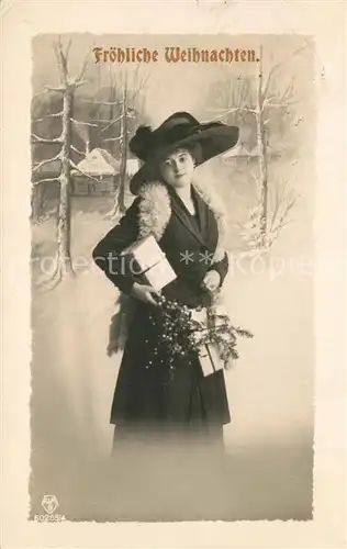 AK / Ansichtskarte Weihnachten Frau Hutmode Geschenke Foto AMB Nr. 60265 4 