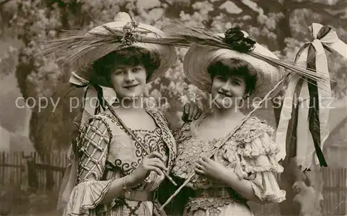 AK / Ansichtskarte Frauen Hutmode  