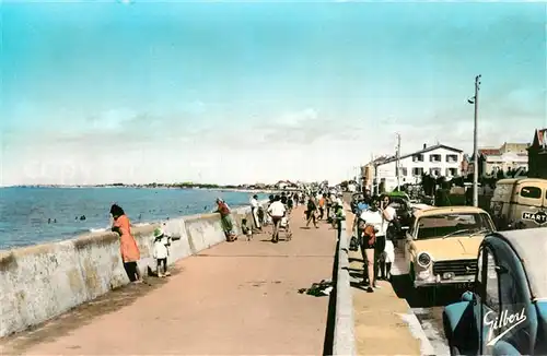 AK / Ansichtskarte Chatelaillon Plage Sur le Boulevard Chatelaillon Plage