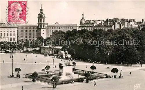 AK / Ansichtskarte Lyon_France Place Bellecour et nouvel Hotel des Postes Lyon France