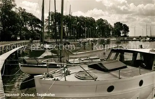 AK / Ansichtskarte Neustadt_Holstein Segelhafen Neustadt_Holstein