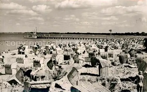 AK / Ansichtskarte Timmendorfer_Strand Strand mit Seebruecke Timmendorfer_Strand