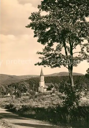 AK / Ansichtskarte Johanngeorgenstadt Blick zur Stadtkirche im Hintergrund der Plattenberg Johanngeorgenstadt