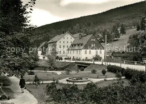 AK / Ansichtskarte Wildenthal_Eibenstock Teilansicht Park Brunnen Wildenthal_Eibenstock