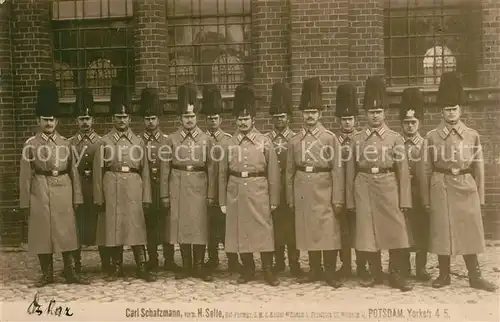 AK / Ansichtskarte Potsdam Soldaten Gruppenfoto Kaiser Wilhelm I. Potsdam