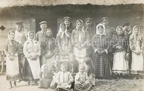 AK / Ansichtskarte Krymno Feldbahn Regiment Frauen Kinder Gruppenfoto Krymno