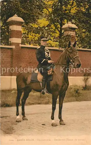 AK / Ansichtskarte Militaria_Belgien Gendarmerie Gendarme Tenue de Sortie  Militaria Belgien