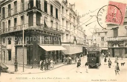 AK / Ansichtskarte Strassenbahn Poitiers Place d Armes  