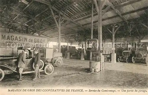 AK / Ansichtskarte Jury Magasin de Gros des Cooperatives de France Service du Camionnage Une partie du garage Jury