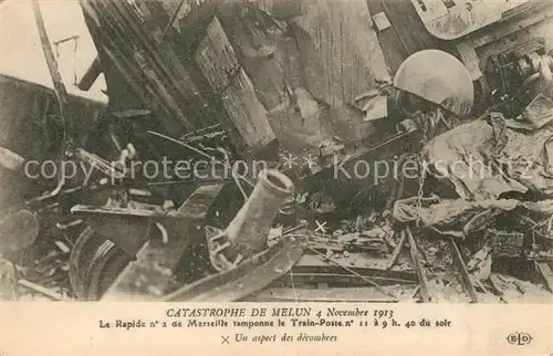 AK / Ansichtskarte Melun_Seine_et_Marne Catastrophe 4 Nov 1913 Le Rapide no 2 tamponne le Train Poste no 11 Un aspect des decombres Melun_Seine_et_Marne