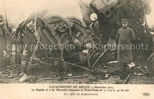 AK / Ansichtskarte Melun_Seine_et_Marne Catastrophe 4 Nov 1913 Le Rapide no 2 tamponne le Train Poste no 11 Les effets du tamponnement Melun_Seine_et_Marne