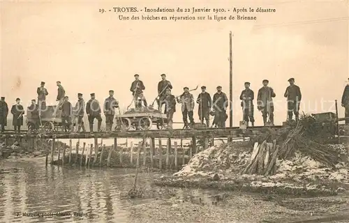 AK / Ansichtskarte Troyes_Aube ueberschwemmung Reparatur nach der Katastrophe Brienne Linie Troyes Aube