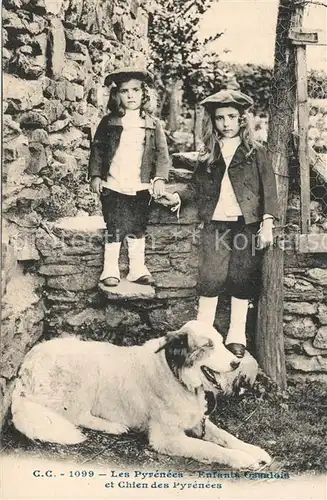 AK / Ansichtskarte Hunde Pyrenees Enfants Ossalois Chien  
