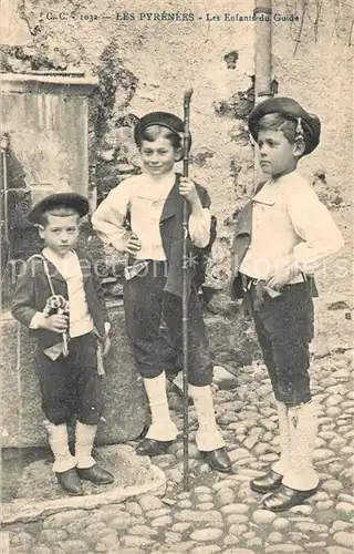AK / Ansichtskarte Kinder_Child_Enfants Pyrenees Enfants du Guide  
