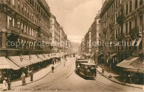 AK / Ansichtskarte Strassenbahn Lyon Rue de la Republique  