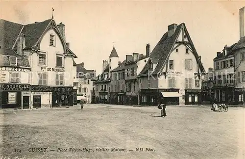 AK / Ansichtskarte Cusset_Allier Place Victor Hugo vieilles maisons Cusset Allier