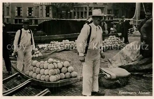 AK / Ansichtskarte Alkmaar Kaasdragers Kaesemarkt Alkmaar