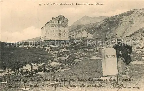 AK / Ansichtskarte Grenze_Douane_Zoll Frontiere Franco Italienne Col du Petit Saint Bernard  