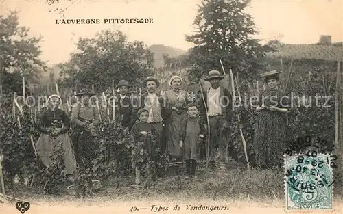 AK / Ansichtskarte Auvergne_Region Types de Vendangeurs Auvergne Region