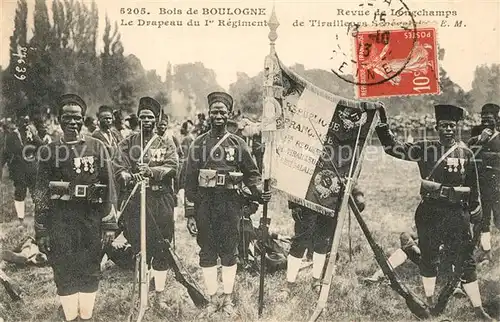 AK / Ansichtskarte Bois_de_Boulogne Le Drapeau du 1er Regiment Revue de Longchamps Bois_de_Boulogne