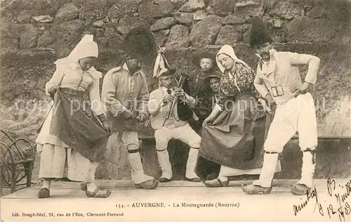 AK / Ansichtskarte Auvergne_Region La Montagnarde Bourree Tradition Folklore Auvergne Region