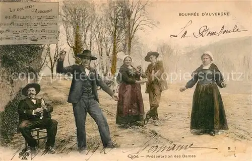 AK / Ansichtskarte Auvergne_Region La Bourree Presentation des Dames Tradition Folklore Auvergne Region