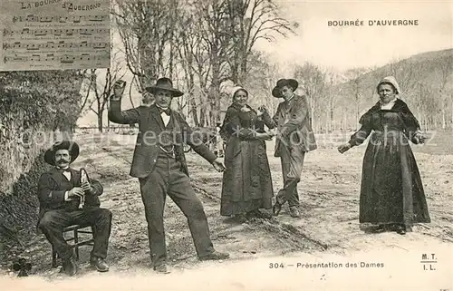 AK / Ansichtskarte Auvergne_Region La Bourree de la region Presentation des Dames Tradition Folklore Auvergne Region