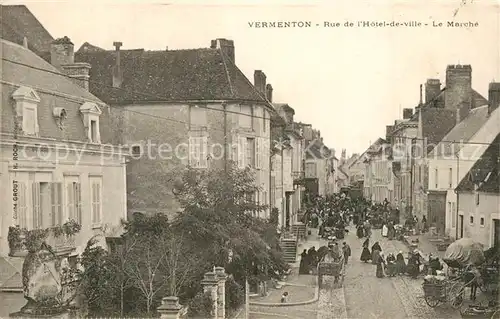 AK / Ansichtskarte Vermenton Rue de l Hotel de ville Le Marche Vermenton