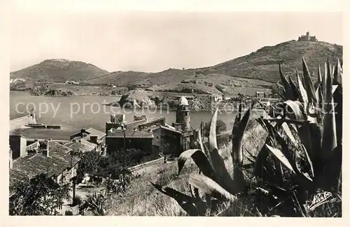 AK / Ansichtskarte Collioure Entree du Port La Clocher de lEglise Saint Vincent Le Fort Saint Elme Collioure