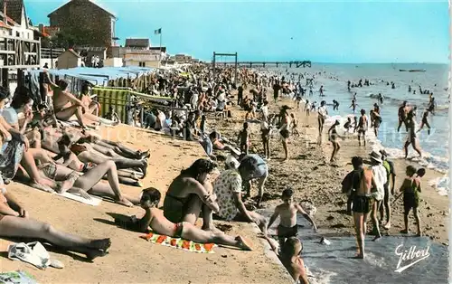 AK / Ansichtskarte Chatelaillon Plage La plage vers la jetee Chatelaillon Plage