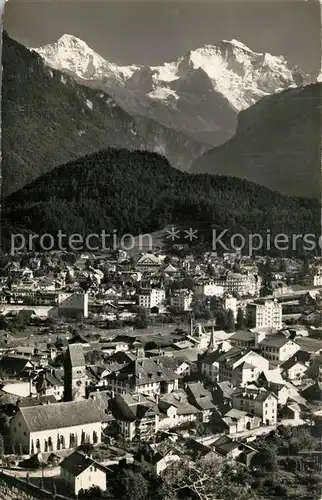 AK / Ansichtskarte Interlaken_BE Panorama mit Blick zu Moench und Jungfrau Berner Alpen Interlaken_BE
