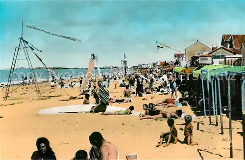 AK / Ansichtskarte Chatelaillon Plage Bains de Soleil sur la plage Chatelaillon Plage