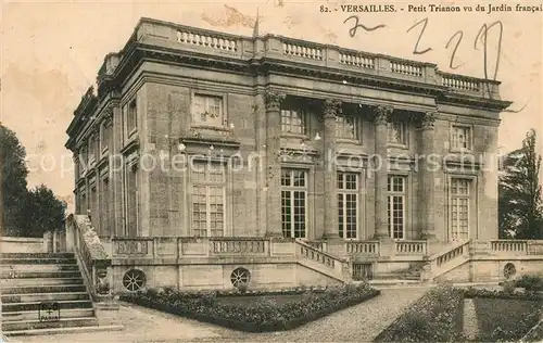 AK / Ansichtskarte Versailles_Yvelines Petit Trianon vu du Jardin francais Versailles_Yvelines