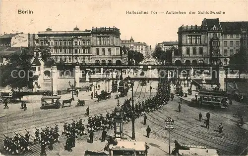AK / Ansichtskarte Berlin Hallesches Tor Aufziehen der Schlosswache Berlin